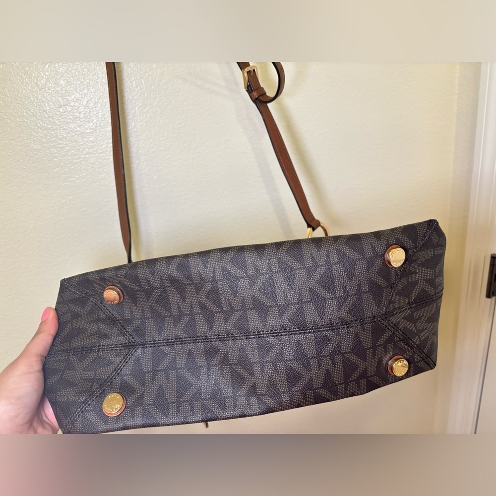 Michael Kors Crossbody Bag and wallet in Brown and Tan - Picture 4 of 9